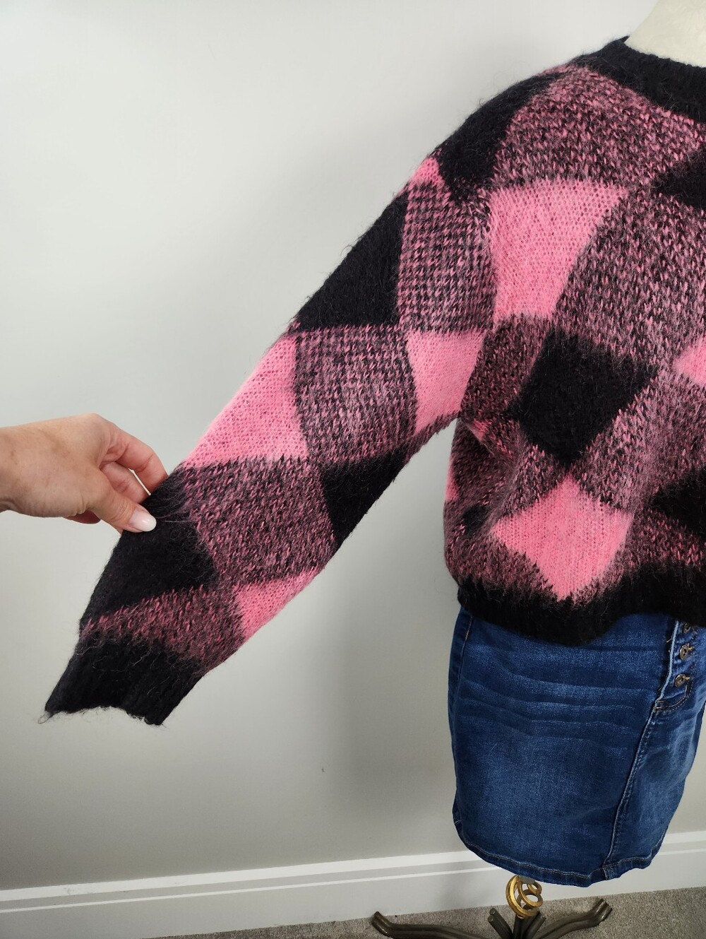 ASO Emily In Paris & Taylor Swift Pink Black Plaid Sweater Oversized Fits Small - Picture 6 of 15